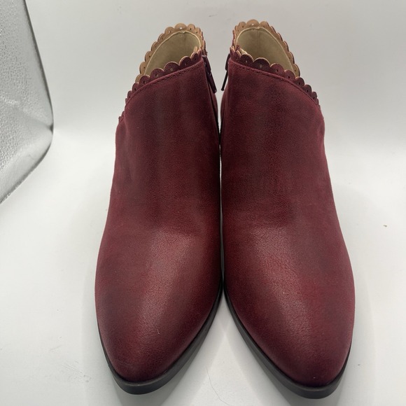 Journey Collection Tessa Red/Maroon Ankle Booties Size 8 Scalloped Edge Side Zip - Picture 2 of 8